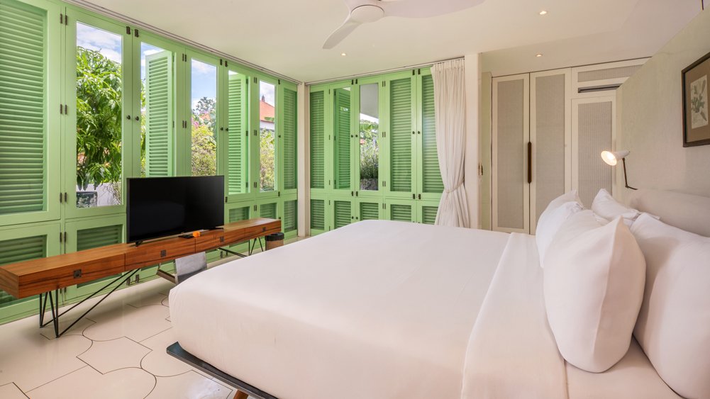 Elite Havens - Villa 1880 - Bali 5-Bedroom Fully Staffed Contemporary-Colonial Villa - Indonesia - Guest bedroom